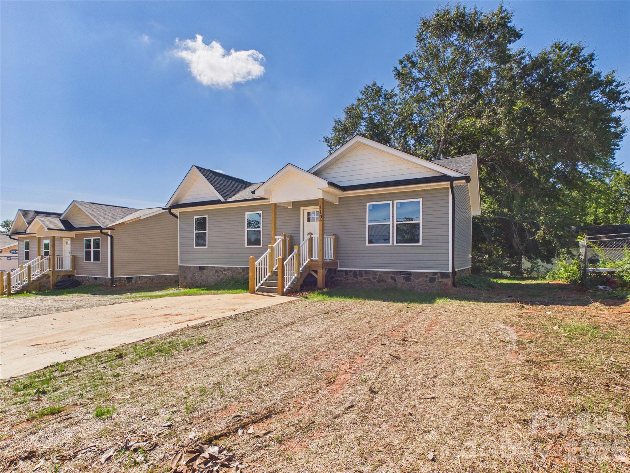 Single Family Residence at 210 22nd Avenue Place NE, Hickory, photo 4 of 25
