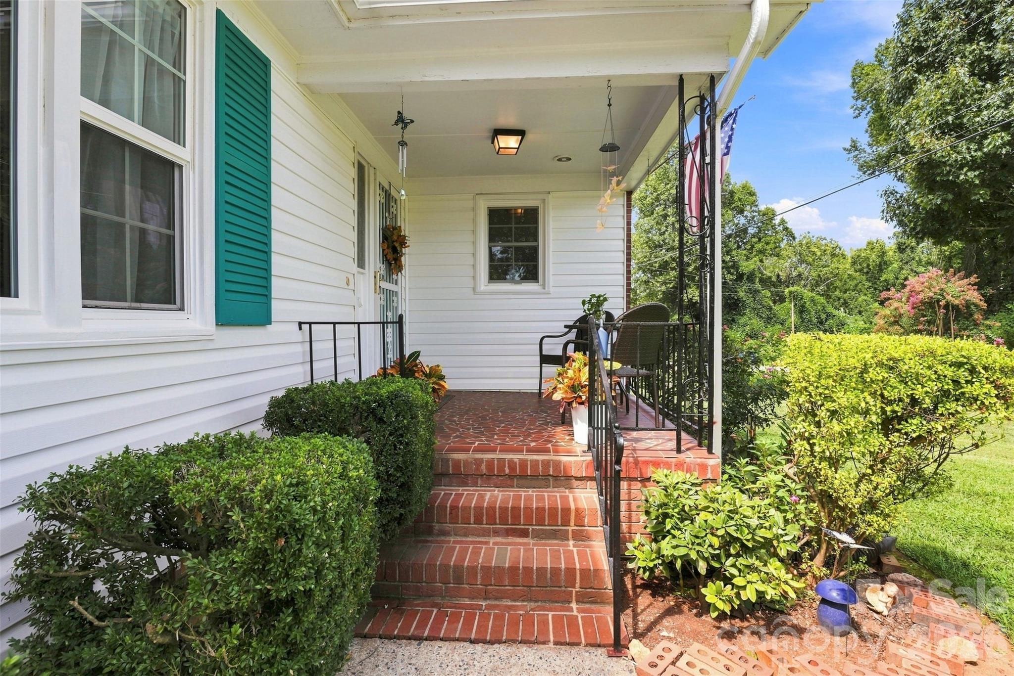 Single Family Residence at 515 Lakewood Drive, Gastonia, photo 8 of 38