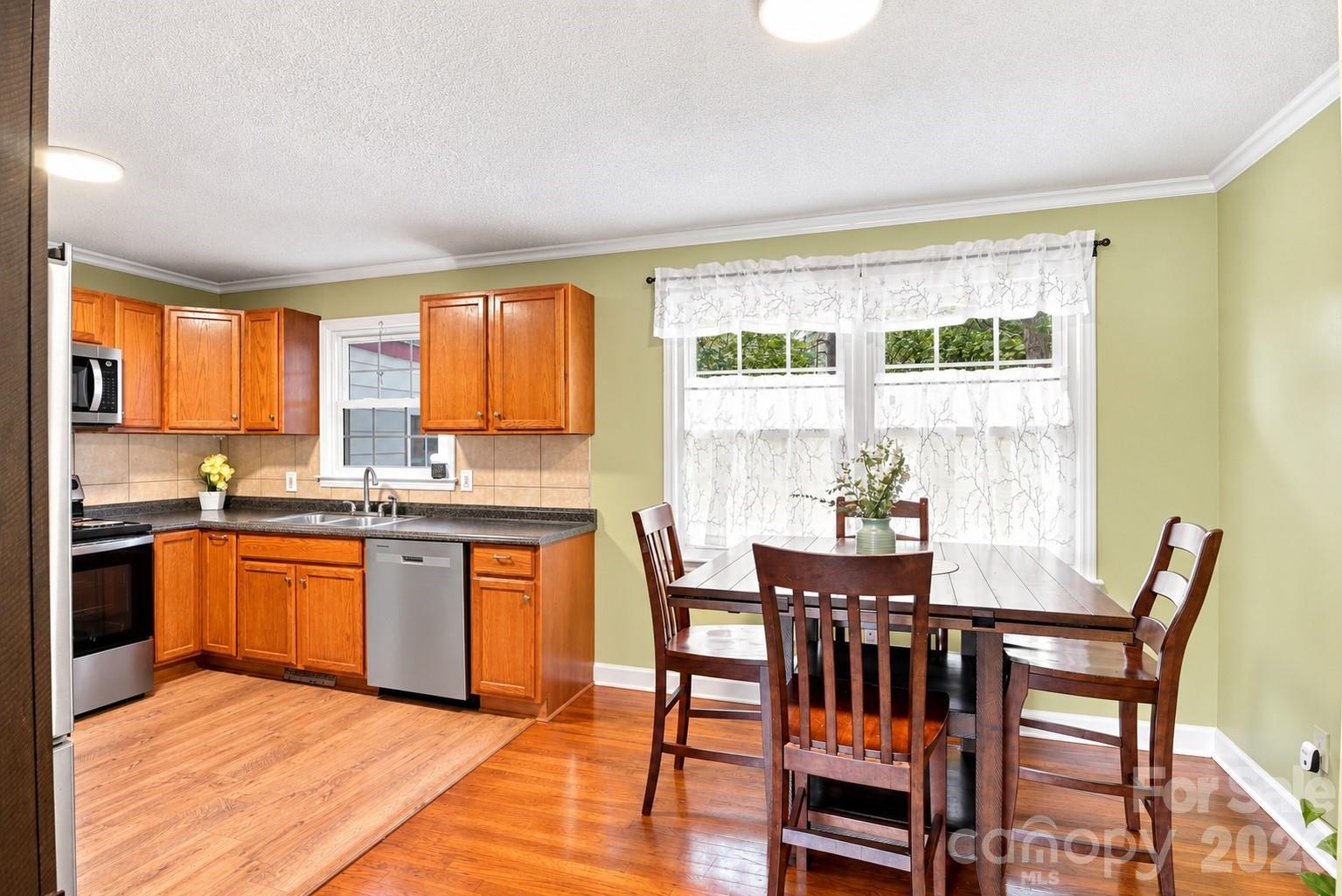 Single Family Residence at 515 Lakewood Drive, Gastonia, photo 3 of 38