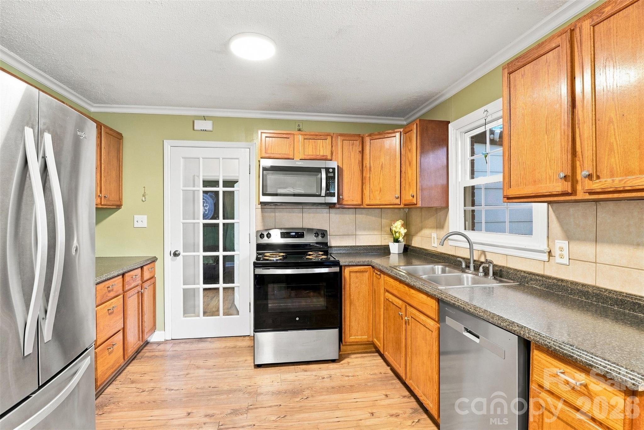 Single Family Residence at 515 Lakewood Drive, Gastonia, photo 4 of 38
