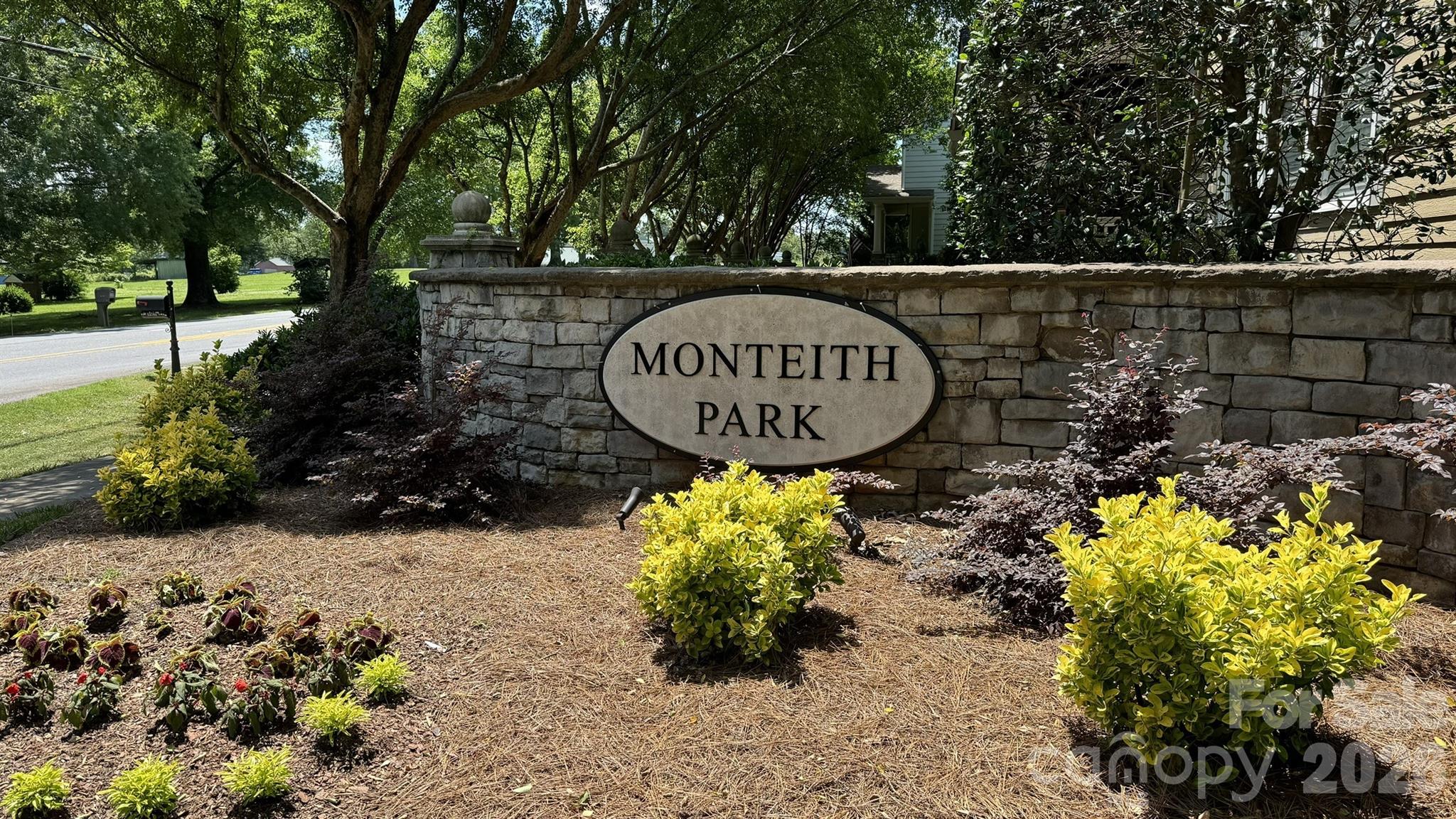 Single Family Residence at 14525 Holly Springs Drive, Huntersville, photo 2 of 42