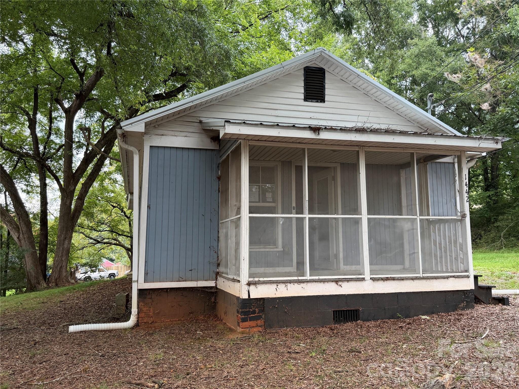 1442 School Street