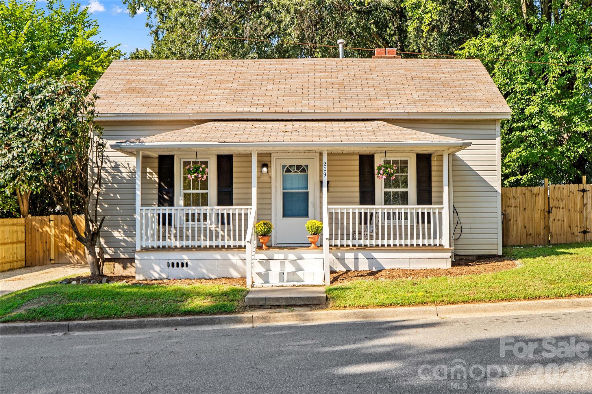 Adorable and Updated Full Front Porch - 209 E Wilson Avenue, Mooresville