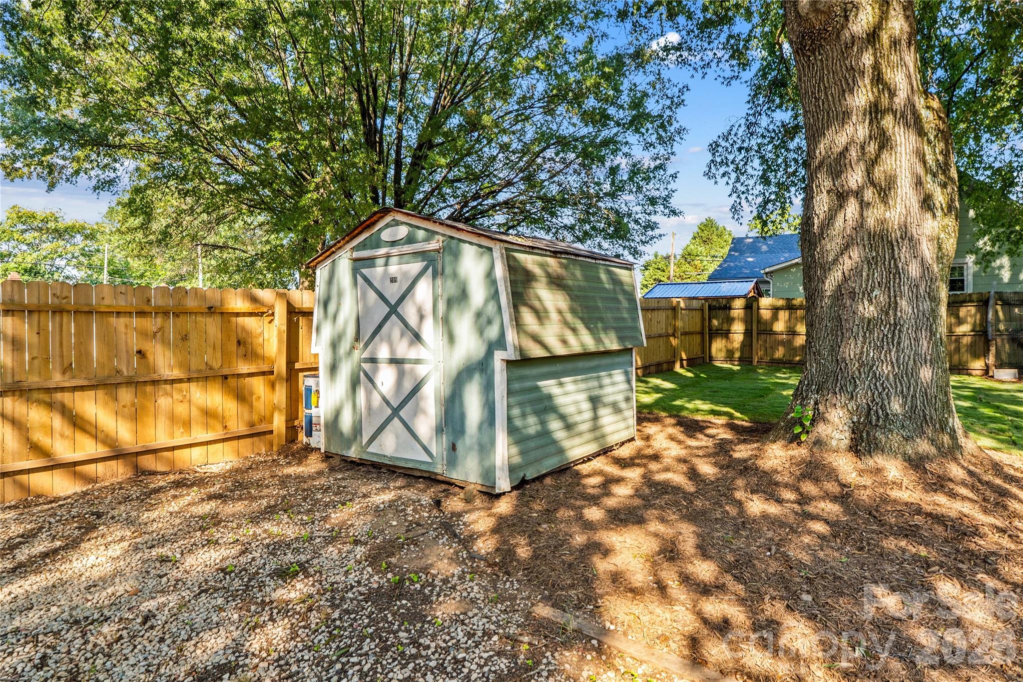 Storage Building, Privacy Fencing - 209 E Wilson Avenue, Mooresville