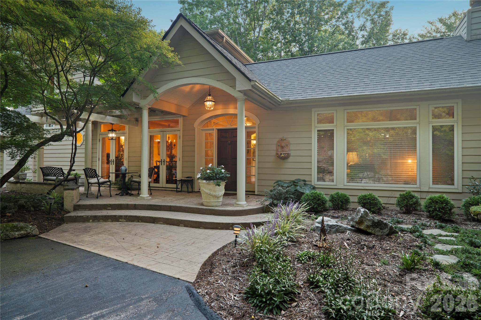 Single Family Residence at 4 Citadel Lane, Hendersonville, photo 2 of 48