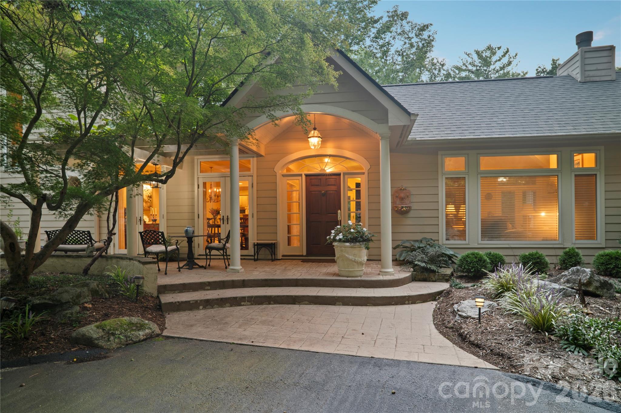 Single Family Residence at 4 Citadel Lane, Hendersonville, photo 4 of 48