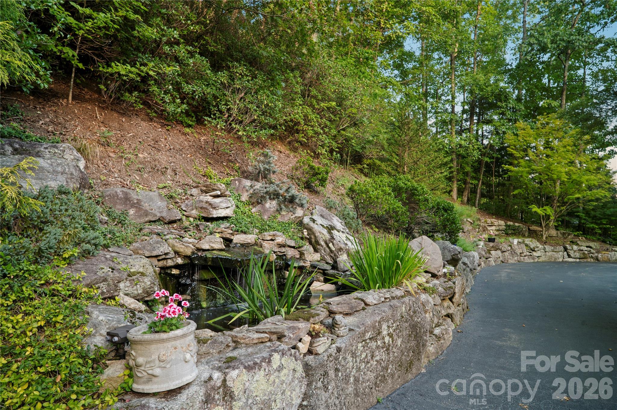 Single Family Residence at 4 Citadel Lane, Hendersonville, photo 7 of 48