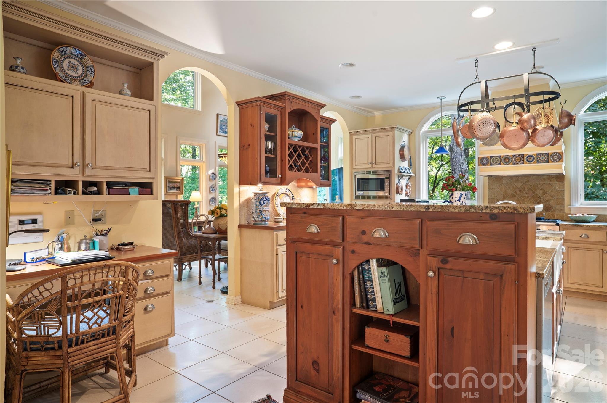 Single Family Residence at 4 Citadel Lane, Hendersonville, photo 13 of 48