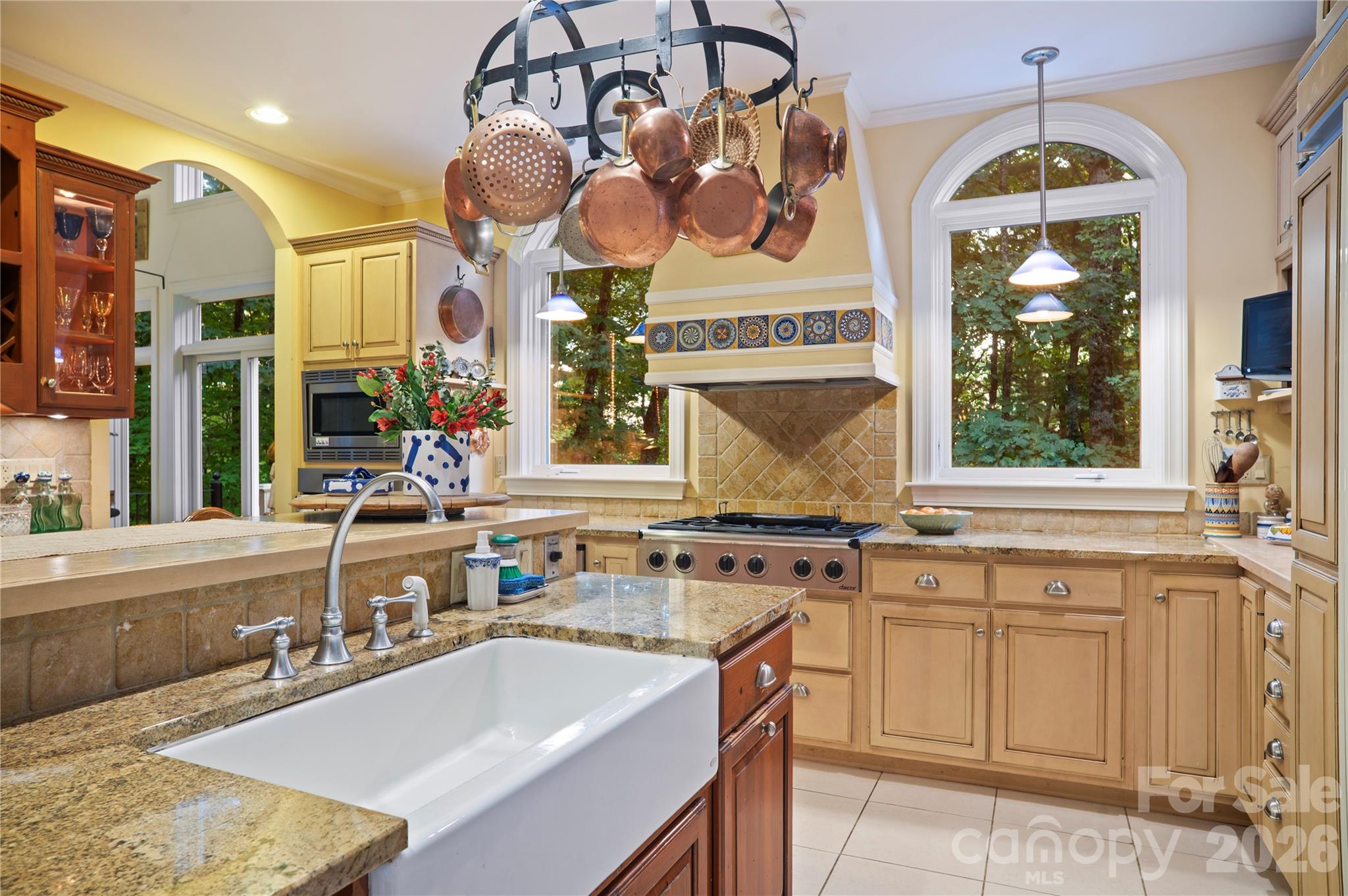 Single Family Residence at 4 Citadel Lane, Hendersonville, photo 15 of 48