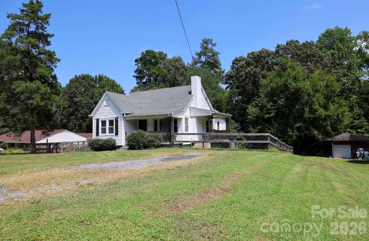 Single Family Residence at 370 Belvedere Drive NW, Concord, photo 3 of 11