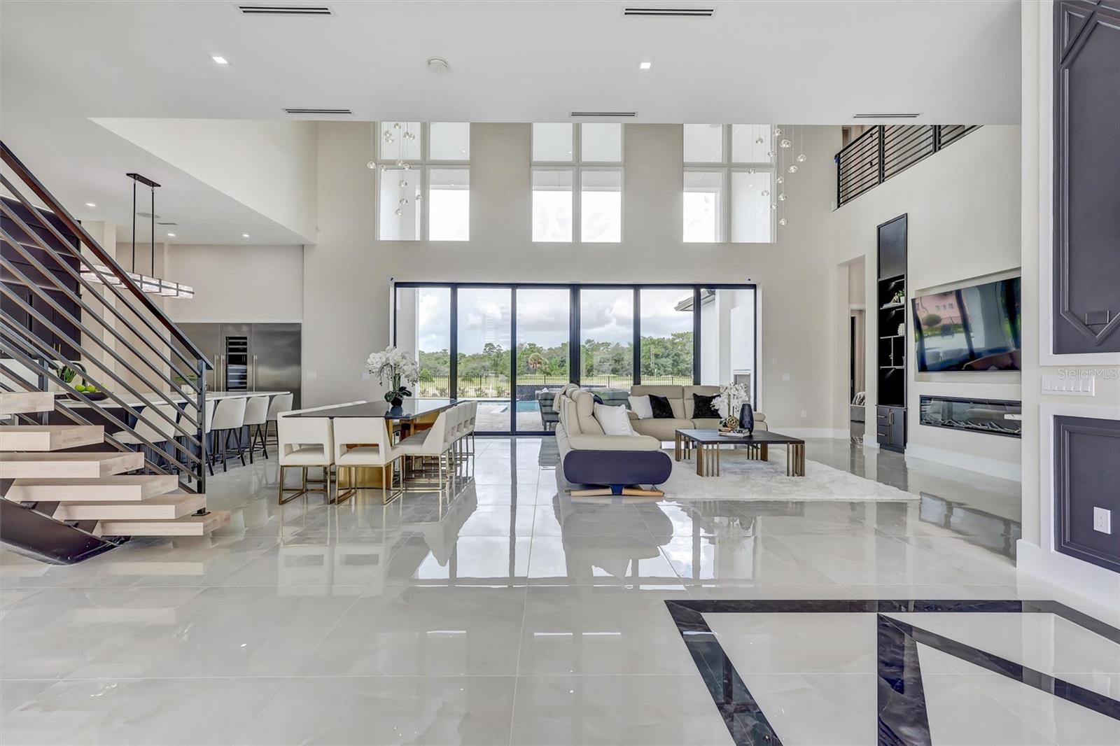 Soaring 24-foot Great Room filled with natural light - 1002 COYOTE CREEK WAY, REUNION