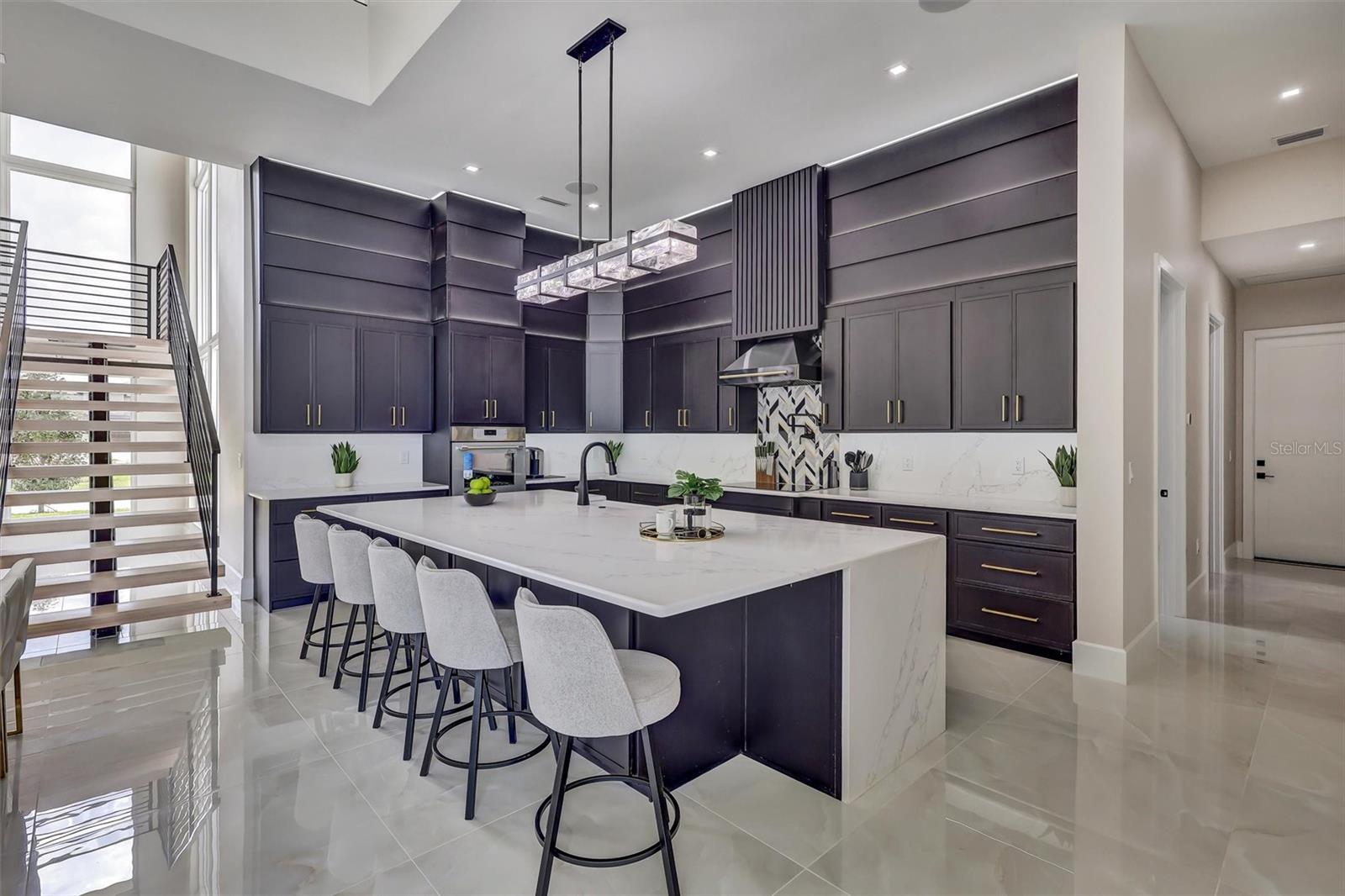 Designer kitchen with substantial quartz island and generous seating - 1002 COYOTE CREEK WAY, REUNION