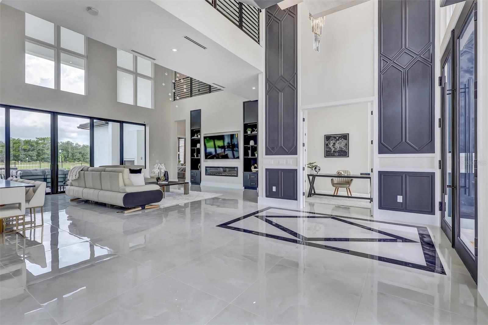 Grand interior proportions and abundant natural light define the main living spaces - 1002 COYOTE CREEK WAY, REUNION