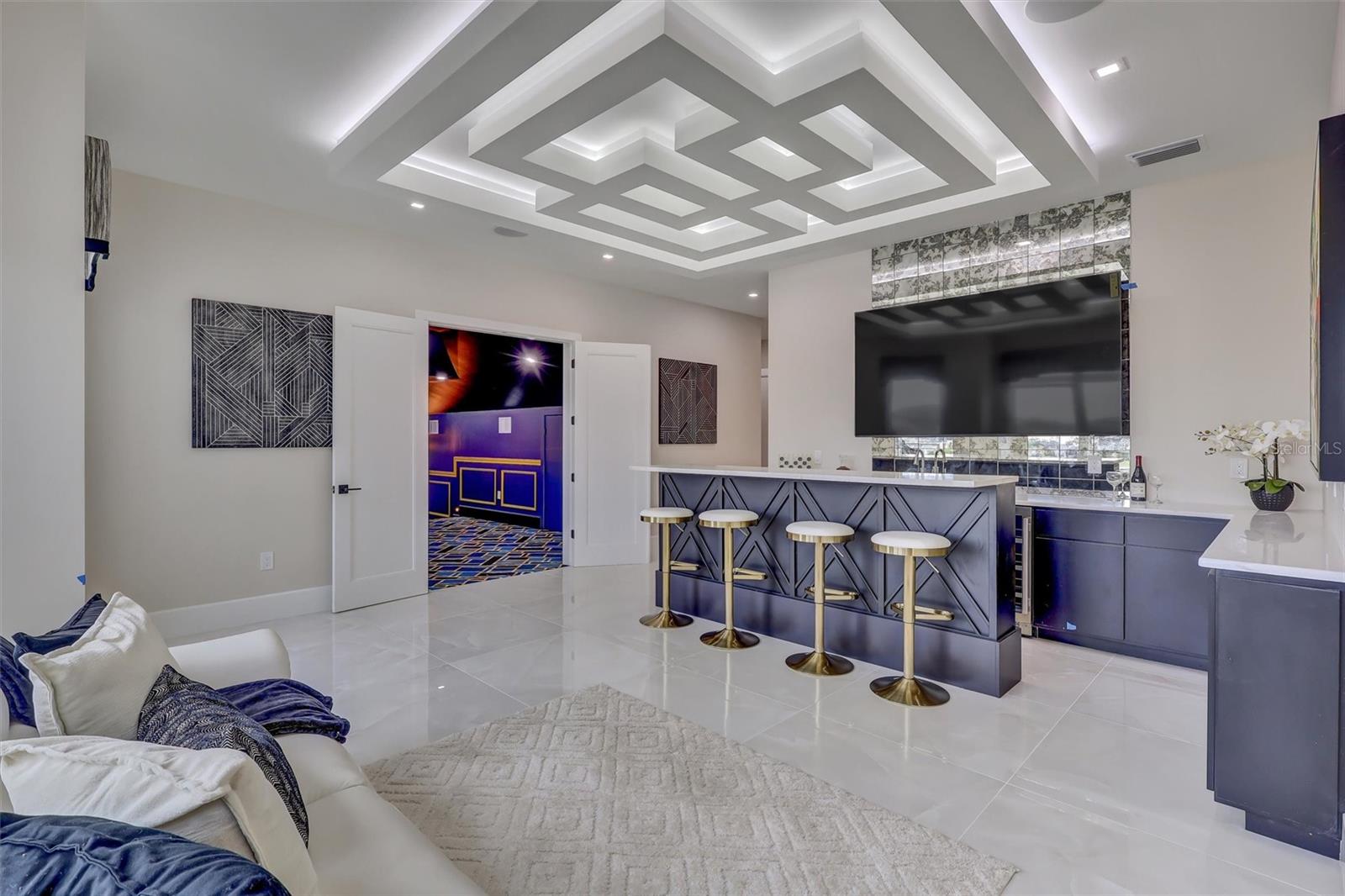 Upstairs lounge with custom wet bar and distinctive ceiling detail - 1002 COYOTE CREEK WAY, REUNION