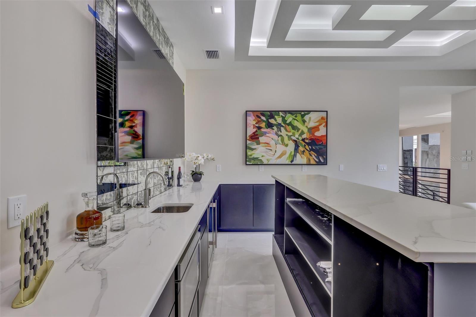 Custom wet bar with generous counter space and storage - 1002 COYOTE CREEK WAY, REUNION