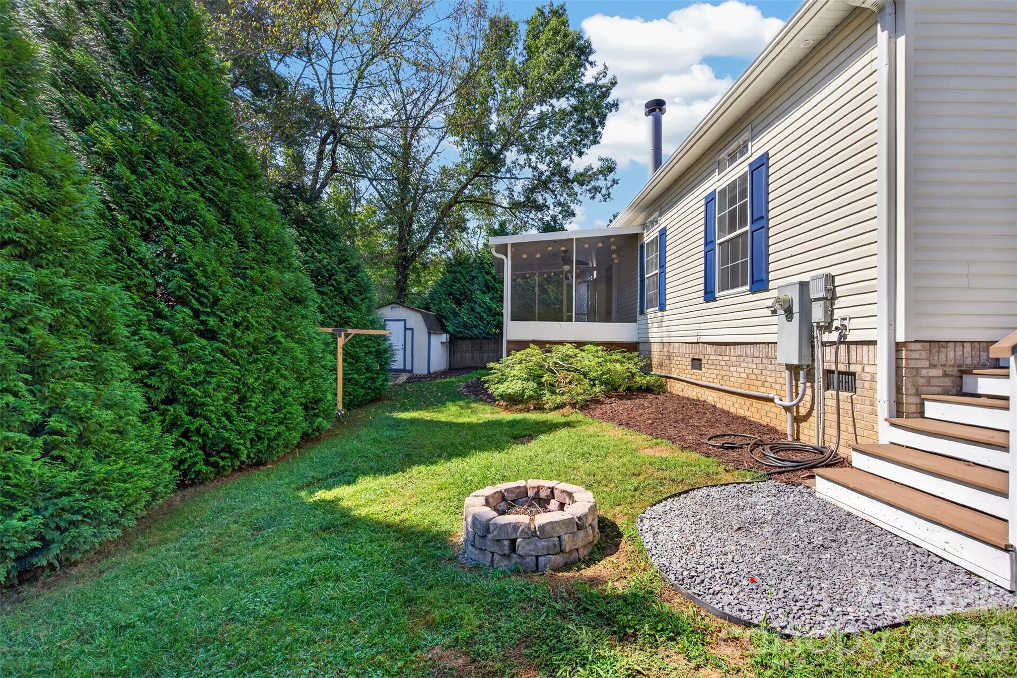 fenced year yard/firepit - 6 Enochs Way, Fletcher