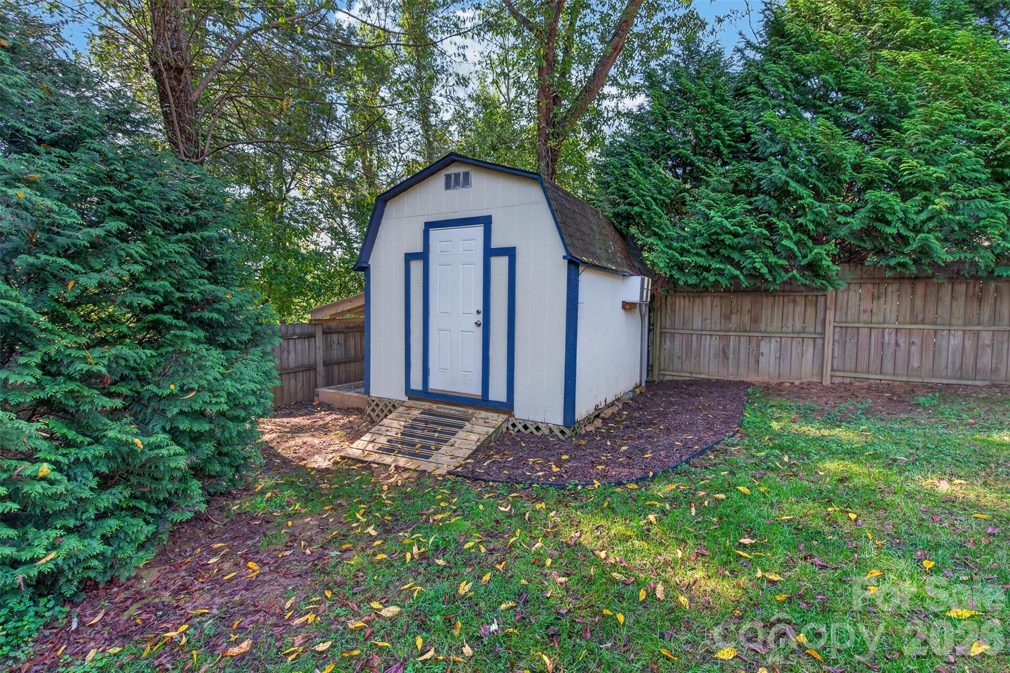 insulated/powered shed - 6 Enochs Way, Fletcher