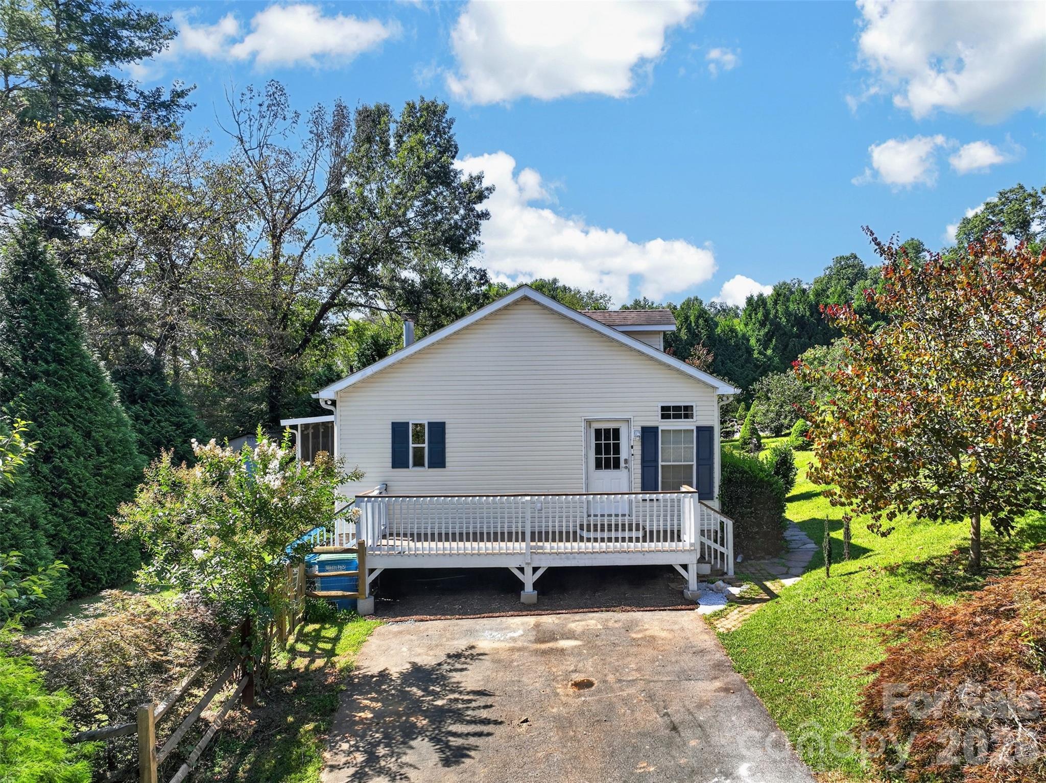 sunny side deck - 6 Enochs Way, Fletcher