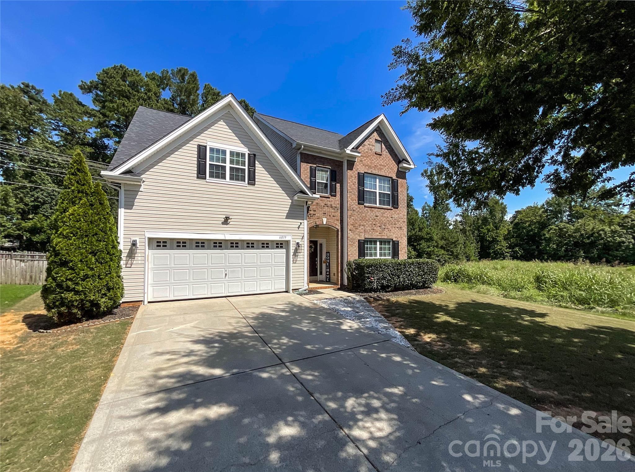 Single Family Residence at 6019 Grassy Knoll Circle, Matthews, photo 2 of 43