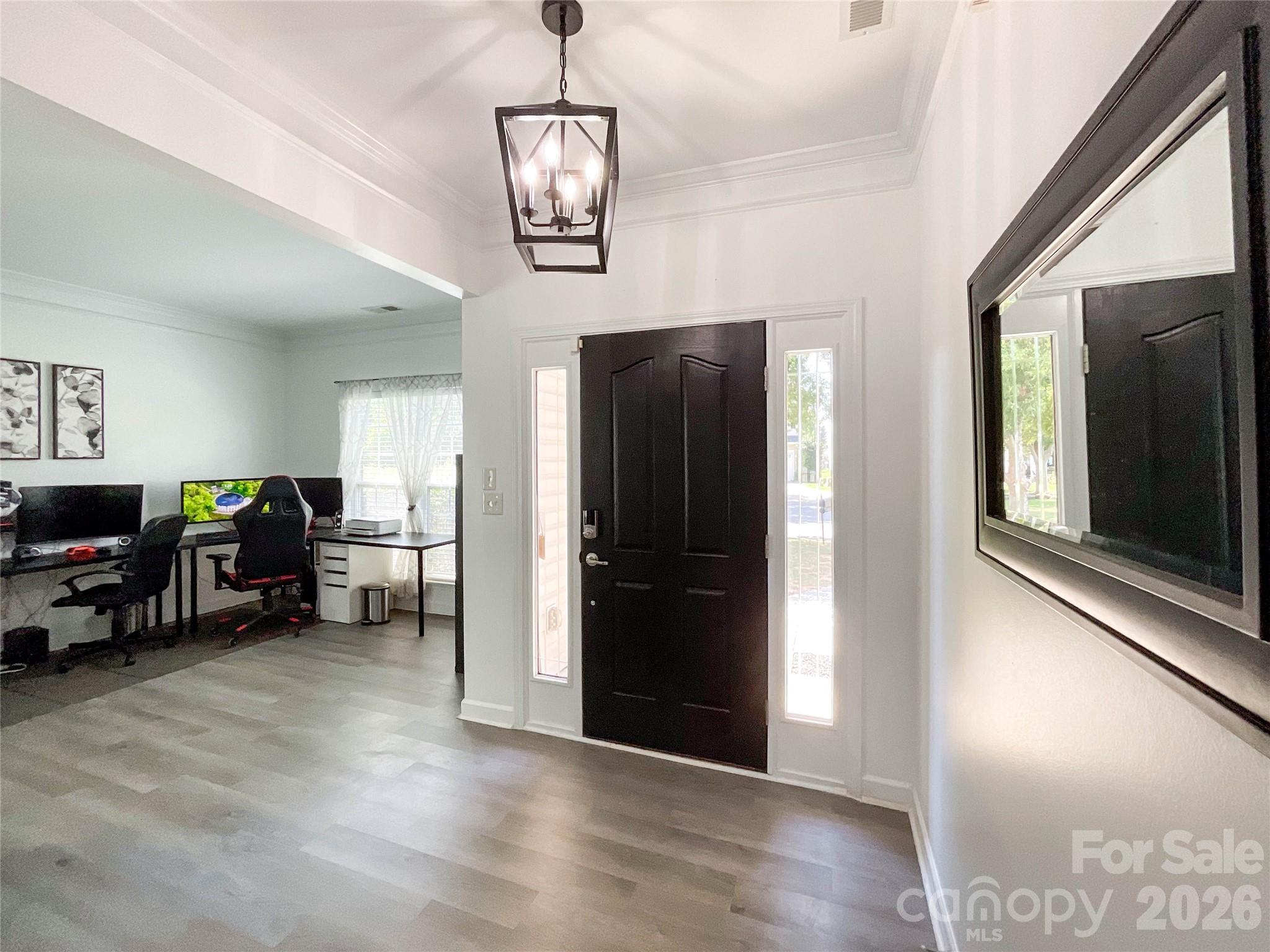 Single Family Residence at 6019 Grassy Knoll Circle, Matthews, photo 3 of 43