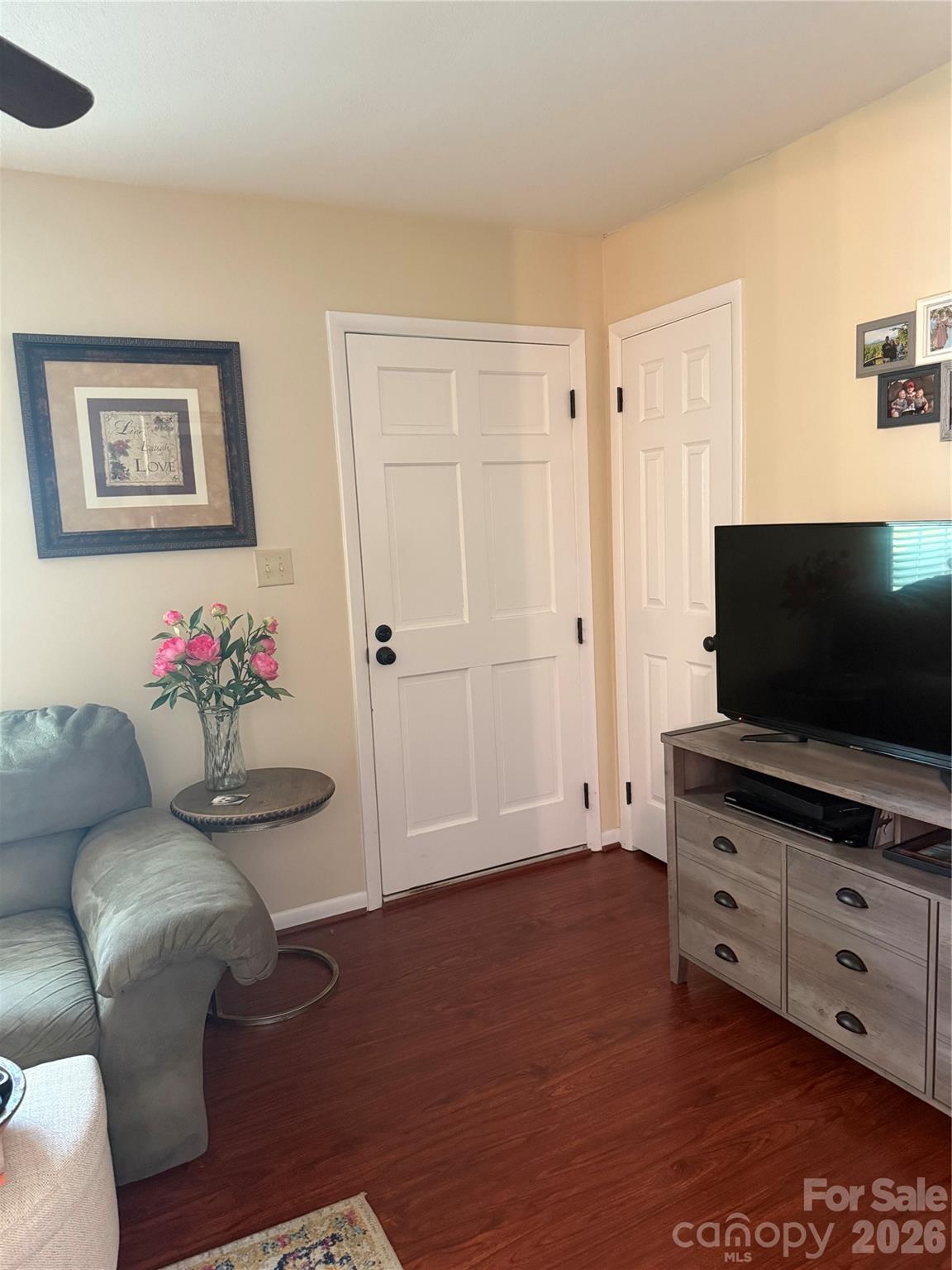 Single Family Residence at 192 Heritage View Road, Hickory, photo 6 of 17