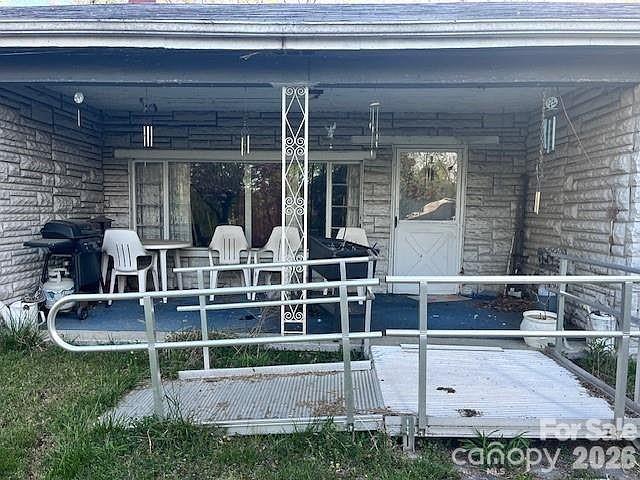 Single Family Residence at 205 Whitson Road, Marion, photo 9 of 16