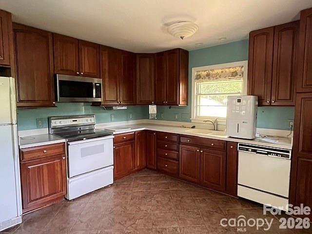 Single Family Residence at 14 Valle Vista Drive, Asheville, photo 4 of 36