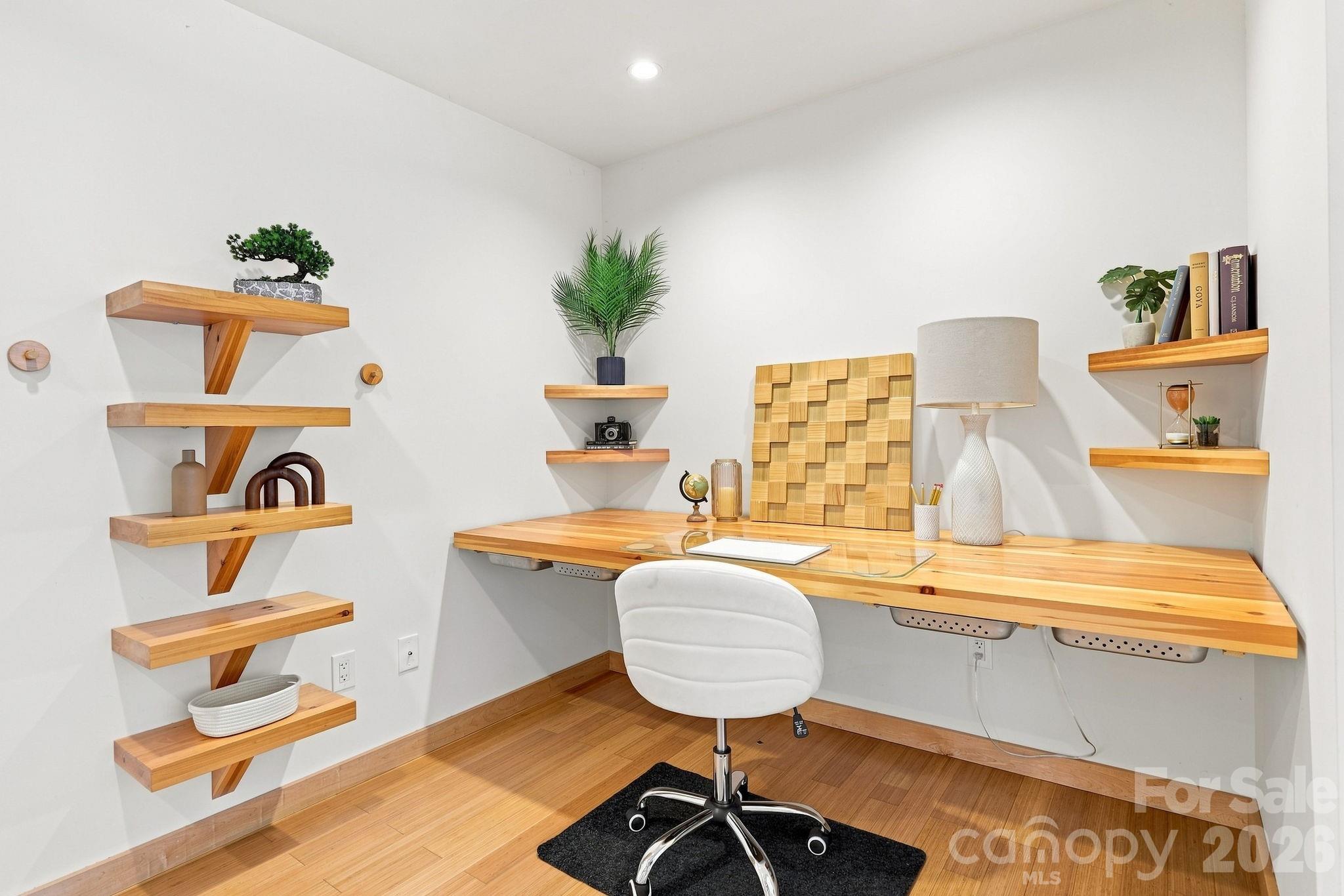 Condominium at 12 S Lexington Avenue, Asheville, photo 13 of 42