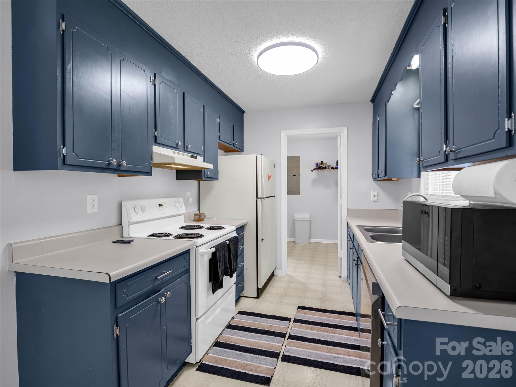 Kitchen - 123 College Manor Drive, Shelby