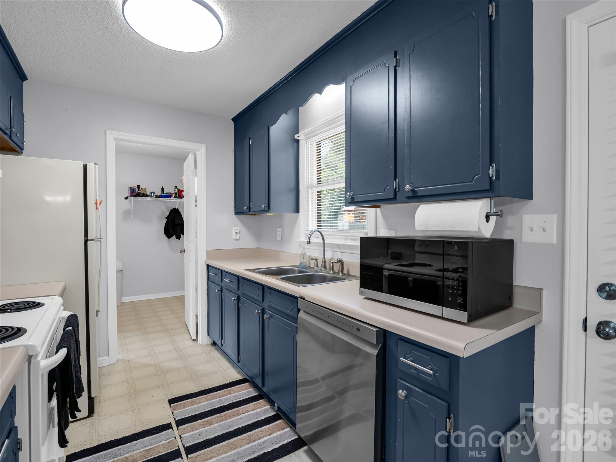 Kitchen - 123 College Manor Drive, Shelby