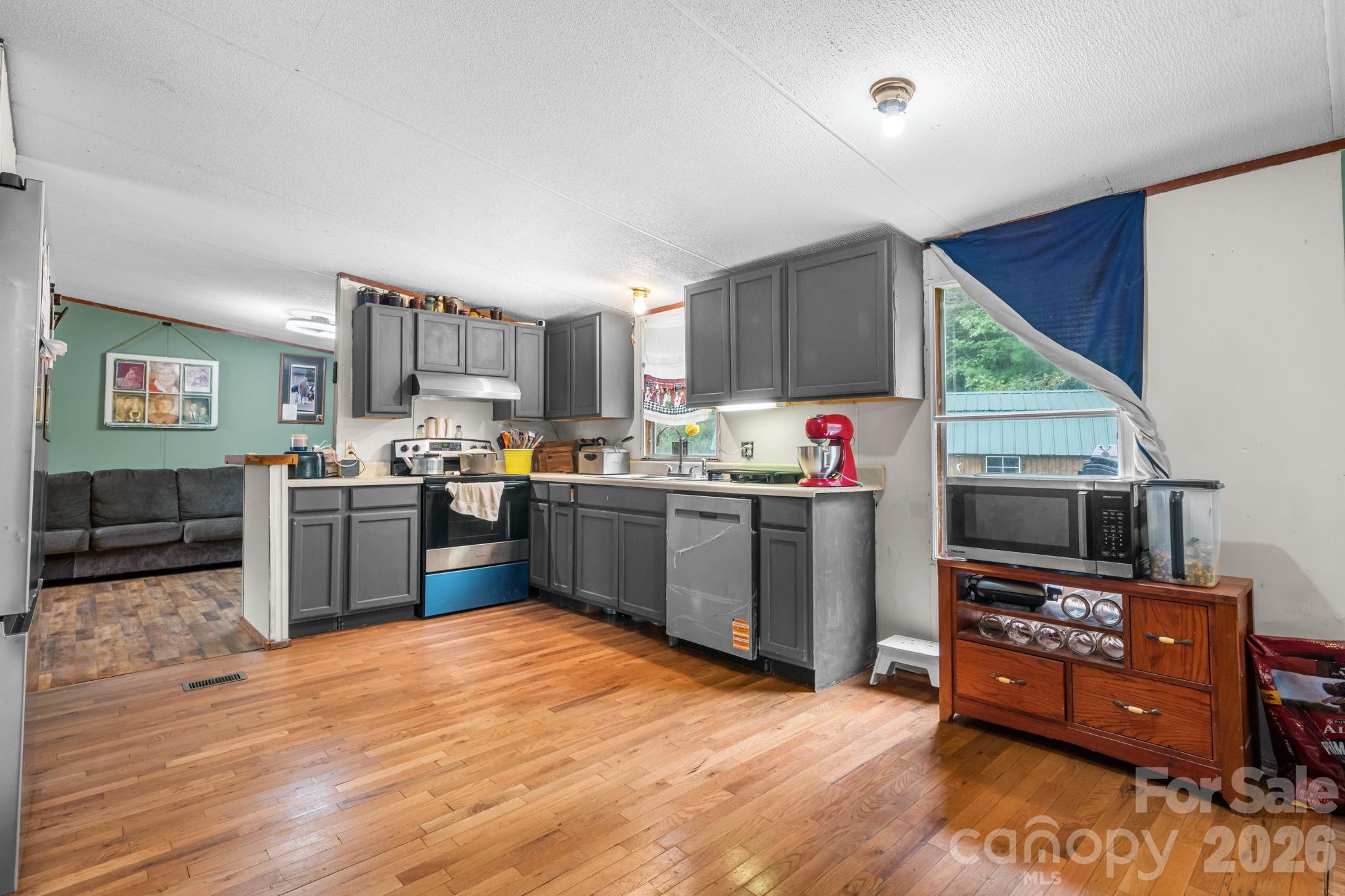 Single Family Residence at 2461 Shadowbrook Drive, Lenoir, photo 10 of 35