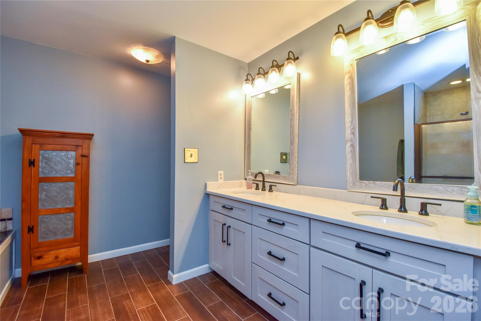Single Family Residence at 127 Fairway Drive, Mooresville, photo 24 of 41