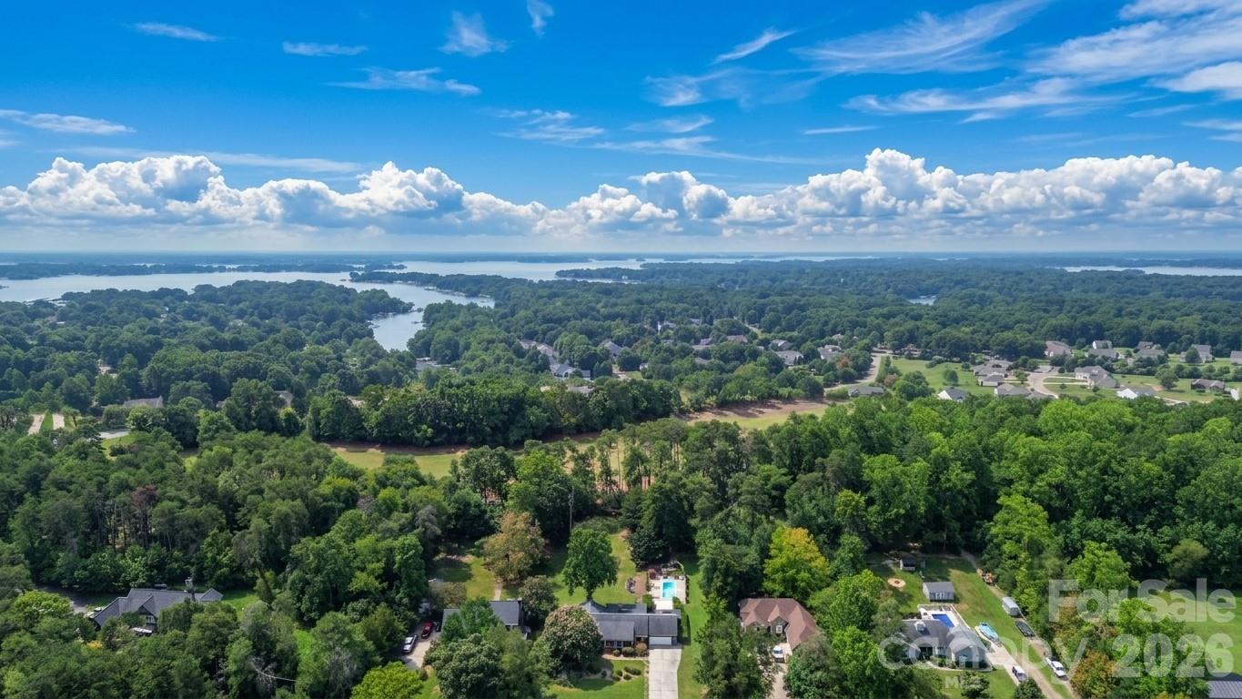 Located near Lake Norman and Stutt's Marina. - 127 Fairway Drive, Mooresville