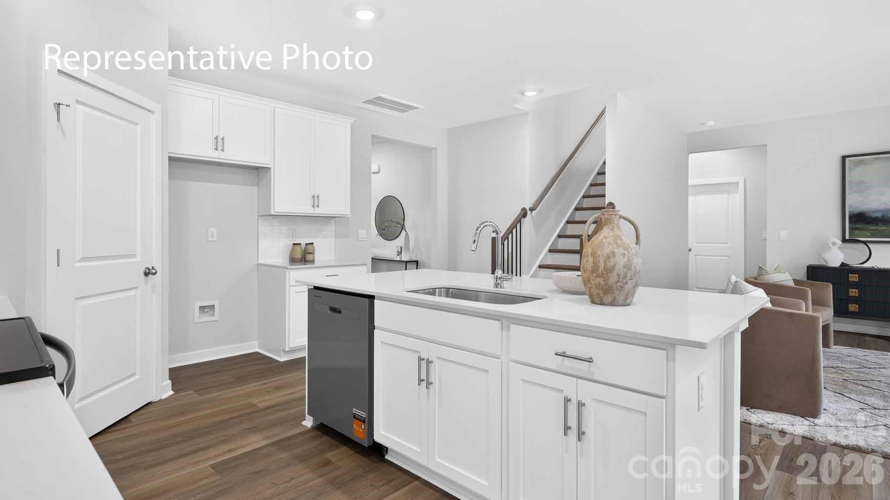 Single Family Residence at 3623 Honey Locust Lane, Gastonia, photo 5 of 32