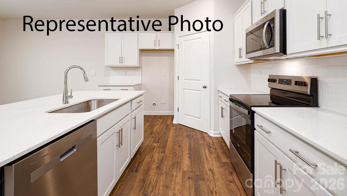Single Family Residence at 3617 Honey Locust Lane, Gastonia, photo 4 of 22
