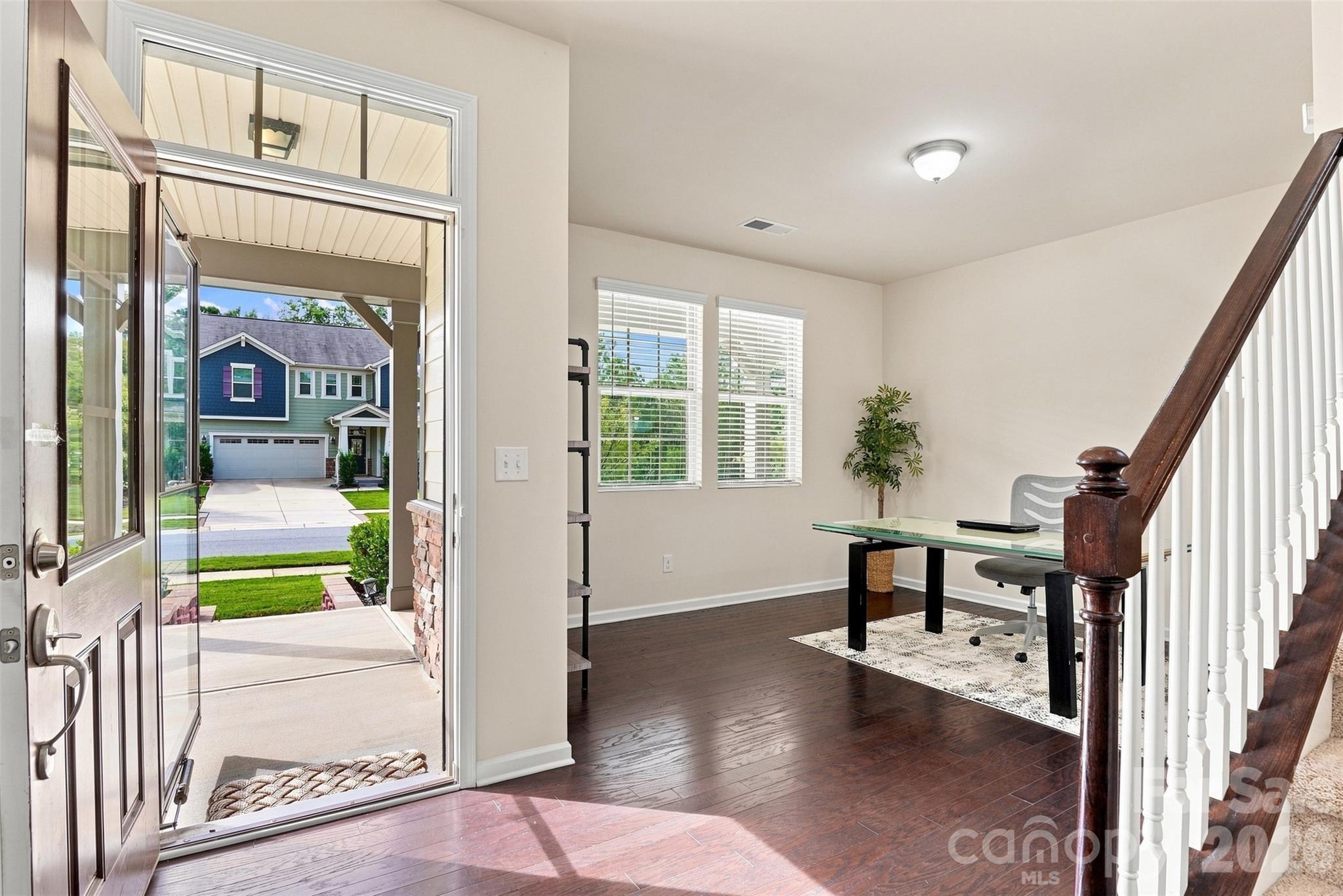 Single Family Residence at 14107 Magnolia Walk Drive, Huntersville, photo 11 of 39