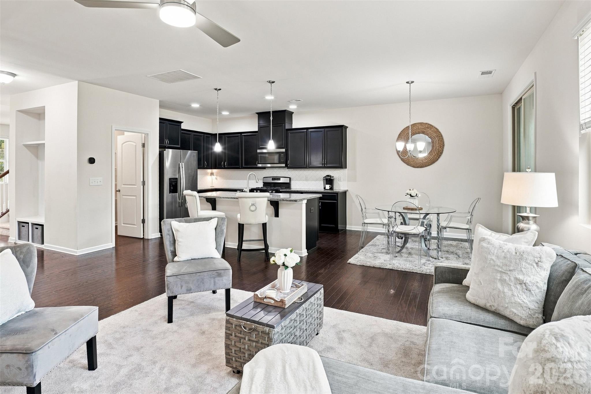 Single Family Residence at 14107 Magnolia Walk Drive, Huntersville, photo 12 of 39