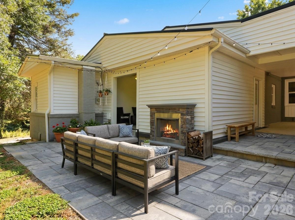 AI enhanced patio - 104 31st Avenue NE, Hickory