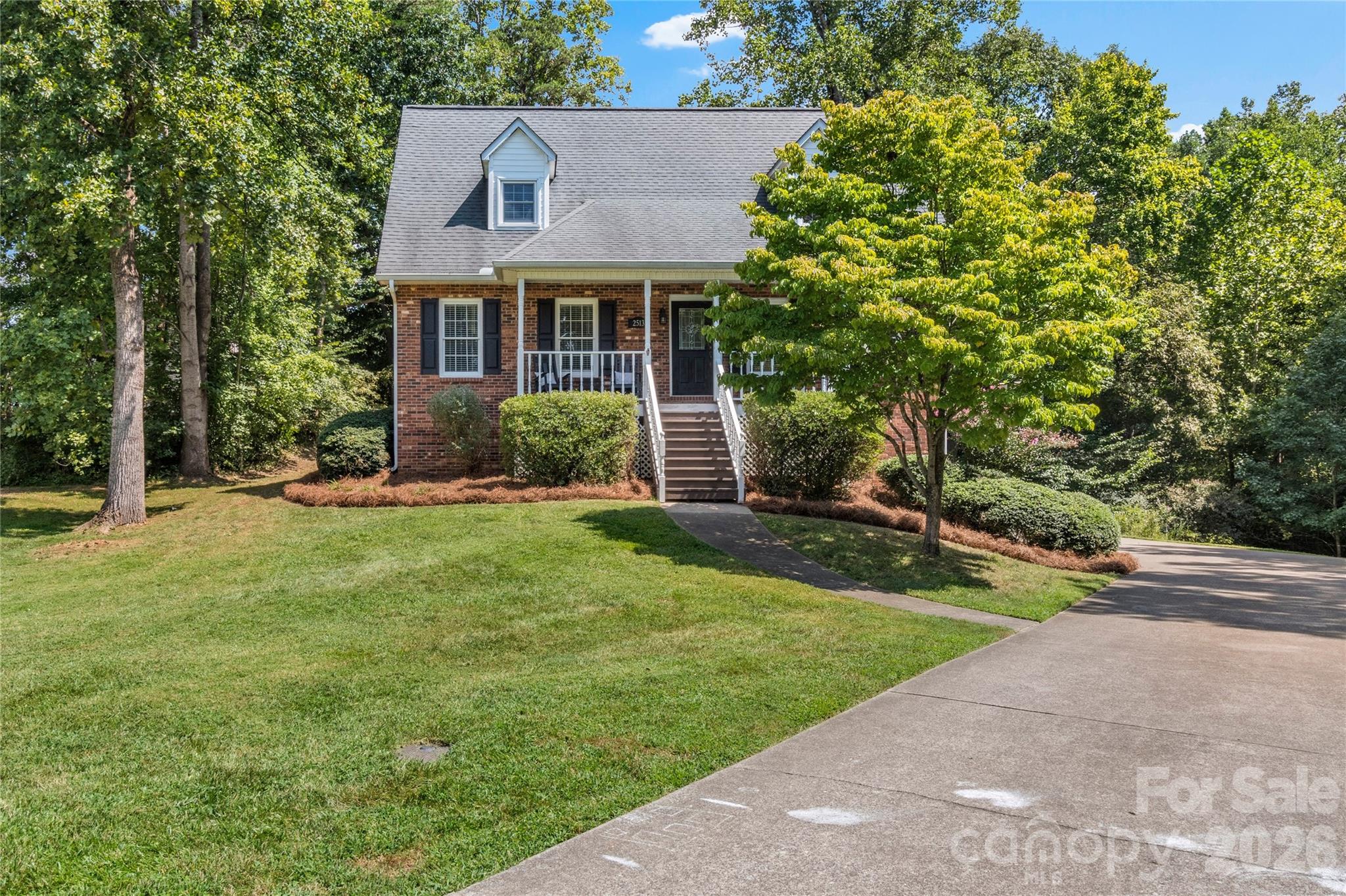 Single Family Residence at 2513 Newington Court, Clemmons, photo 2 of 47