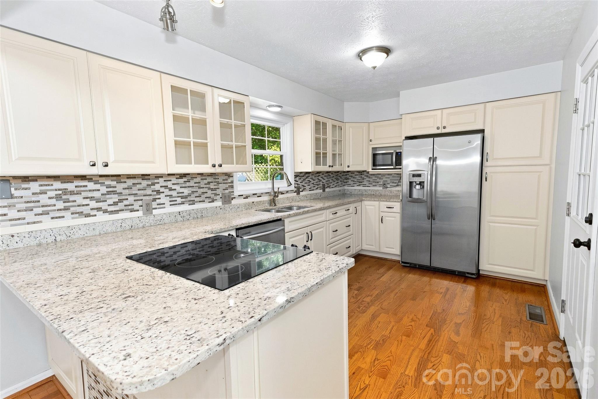 Single Family Residence at 30 Morning Glory Lane, Weaverville, photo 11 of 47