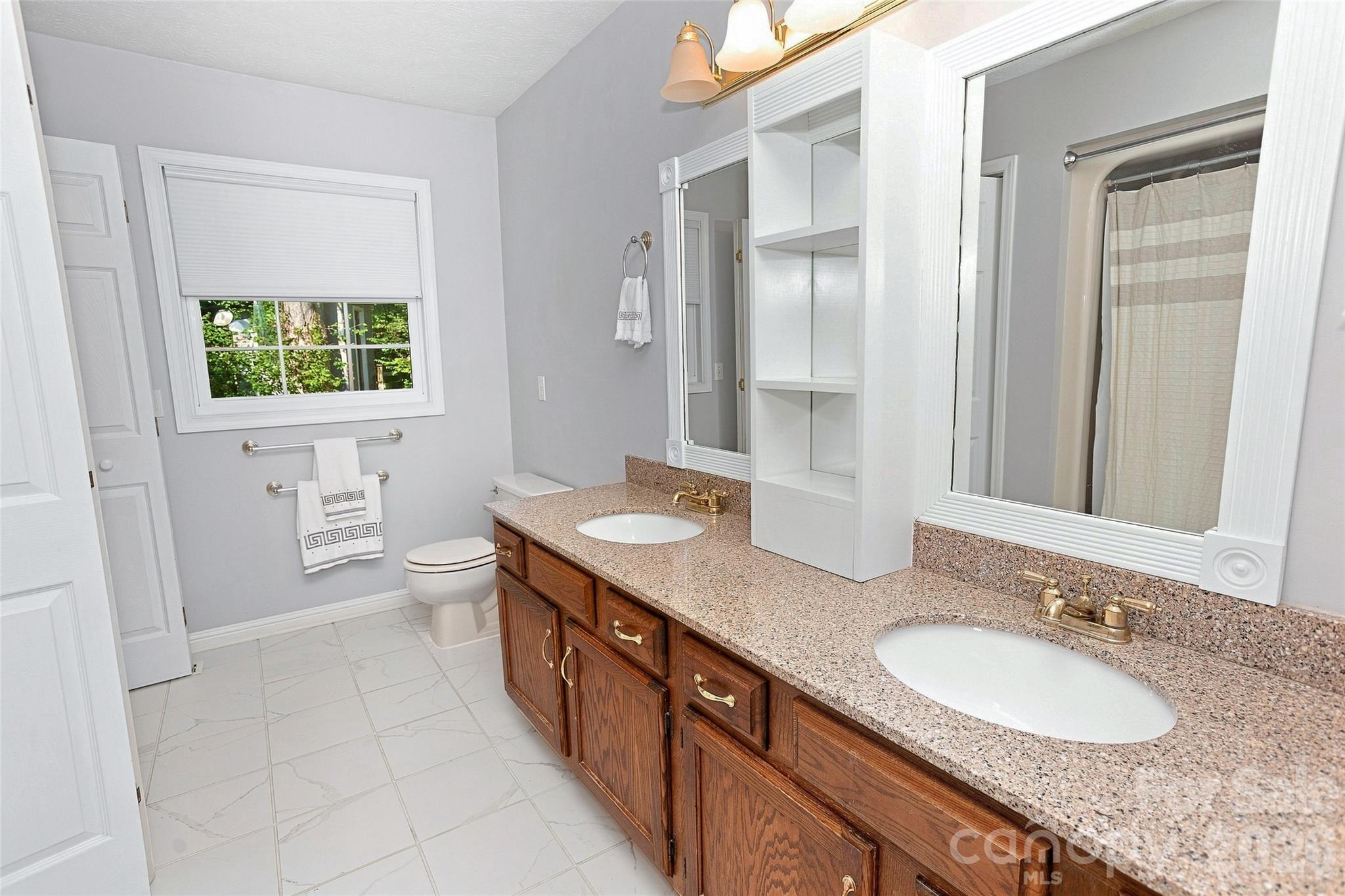 Single Family Residence at 30 Morning Glory Lane, Weaverville, photo 16 of 47