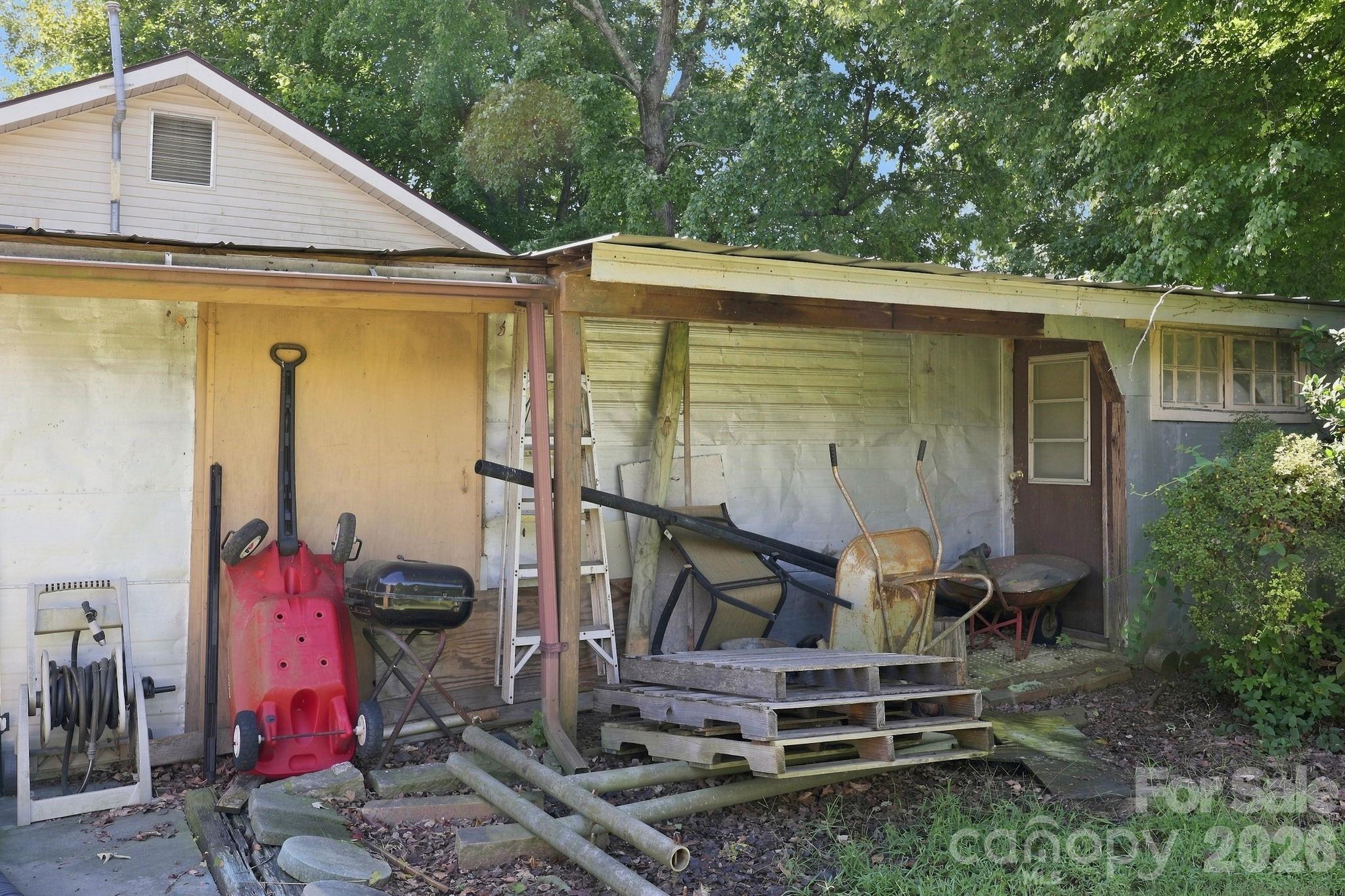 Single Family Residence at 512 W Bank Street, Salisbury, photo 24 of 35