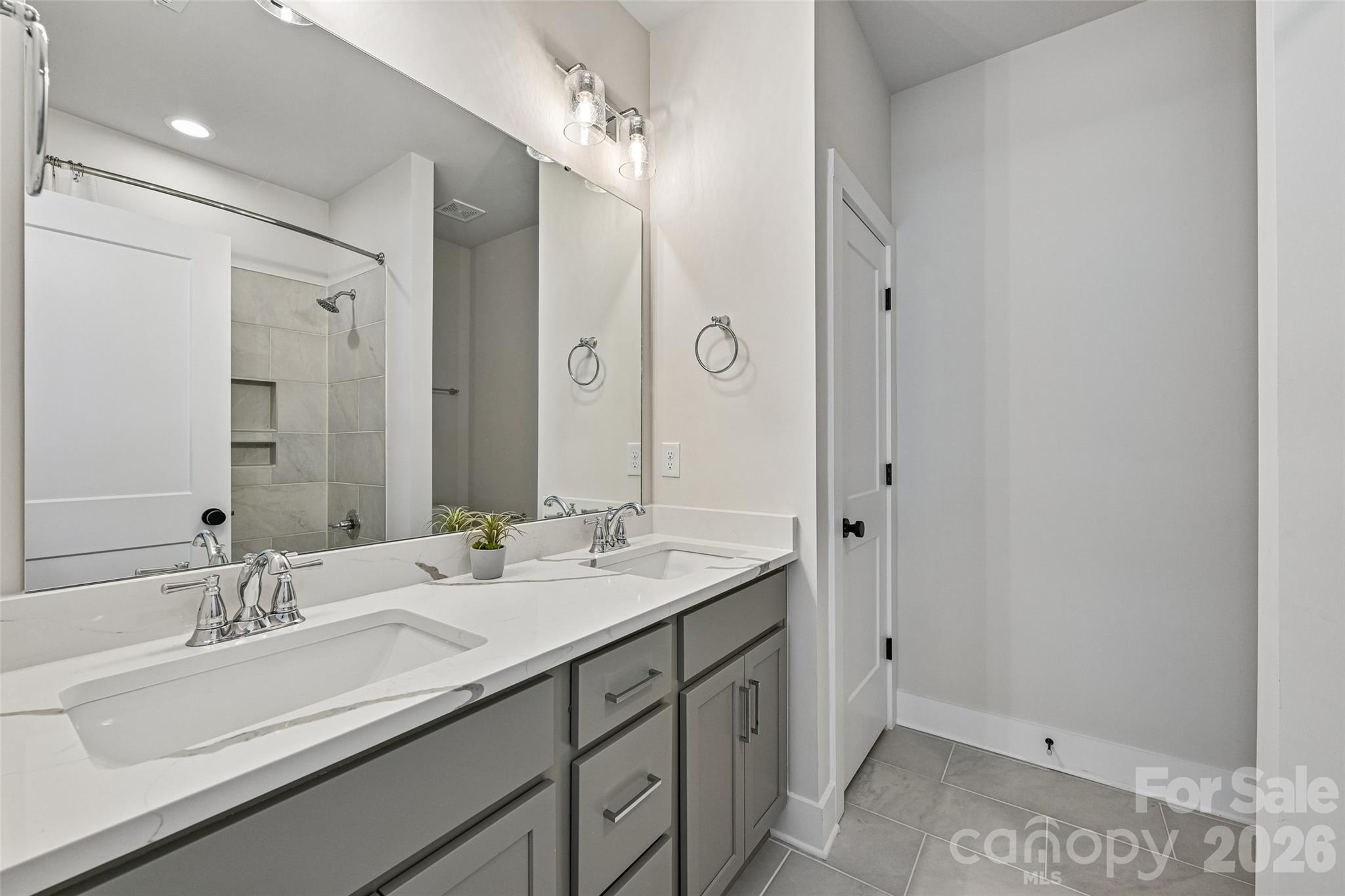 2nd Primary Bathroom on 3rd Level - 739 Beaty Street, Davidson