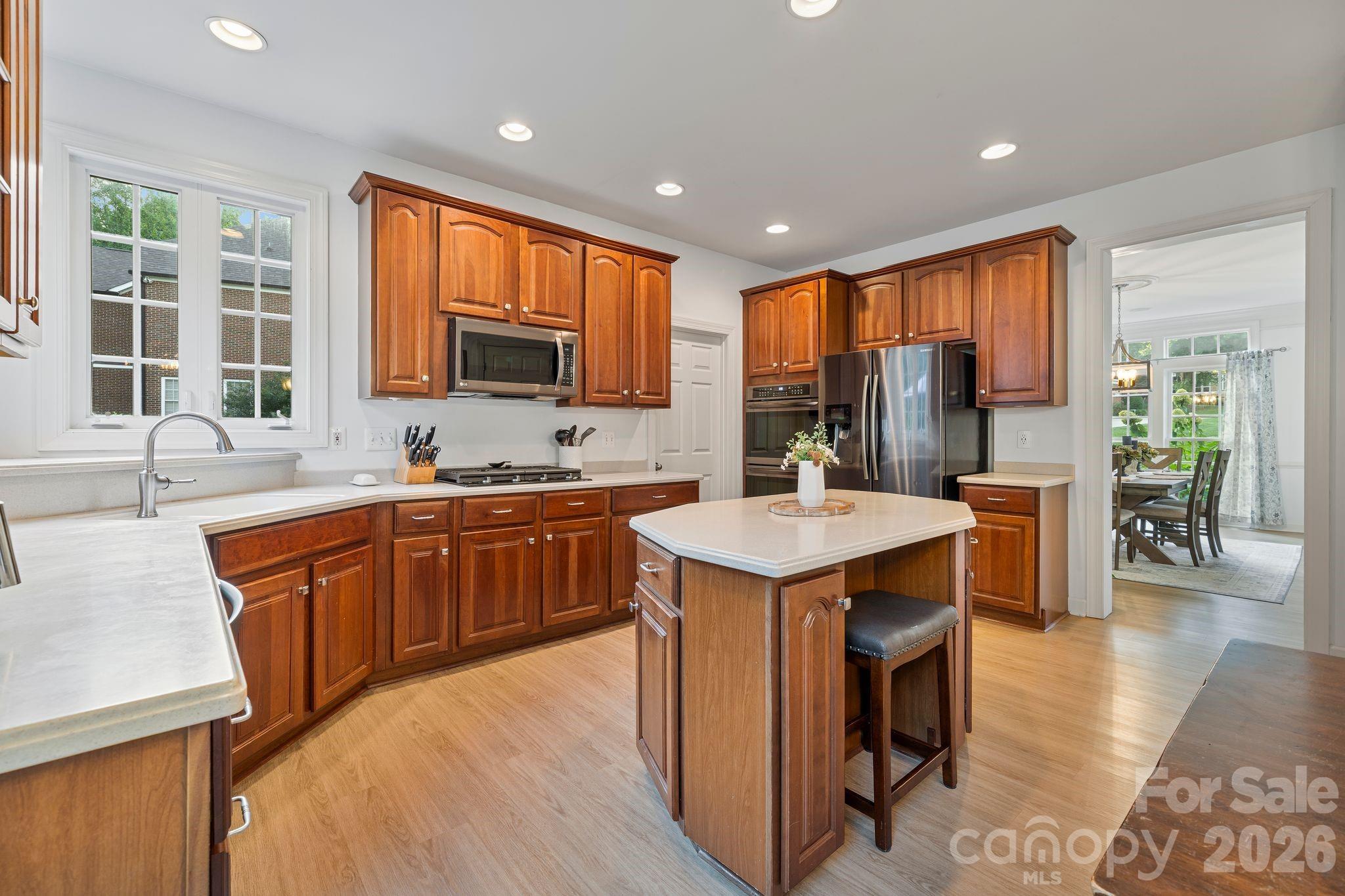 Single Family Residence at 152 Melbourne Drive, Fort Mill, photo 14 of 42