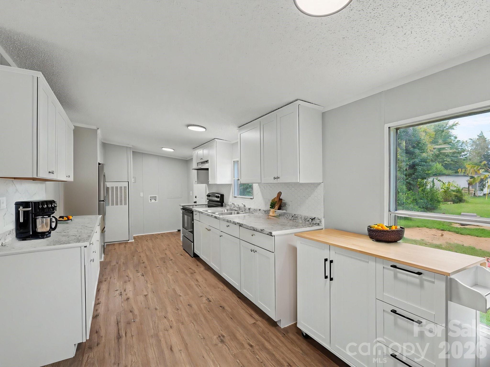 Spacious Updated Kitchen - 141 Patricia Street, Lancaster