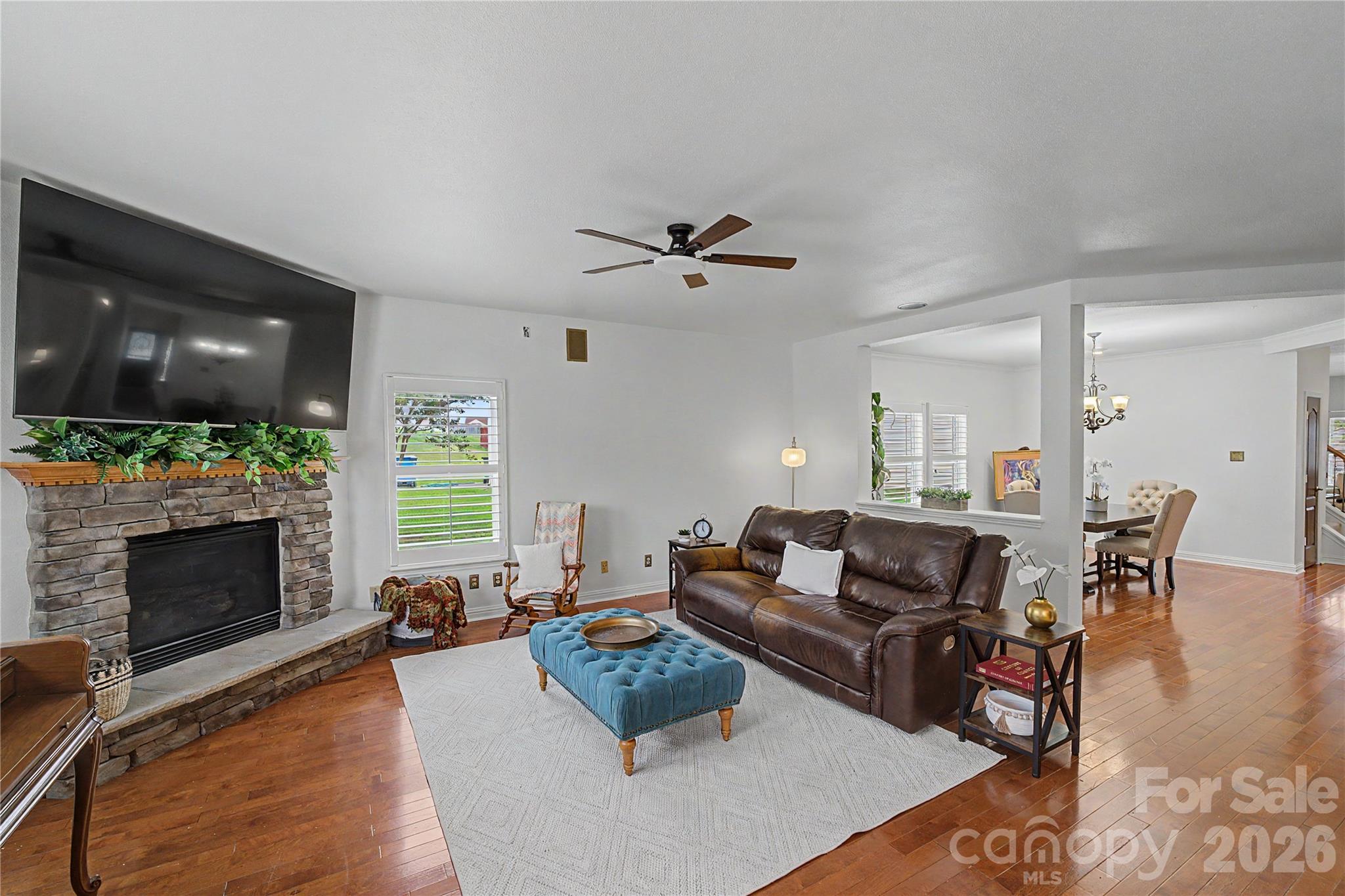 Large great room with stone fireplace - 329 Farm Springs Drive, Mount Holly