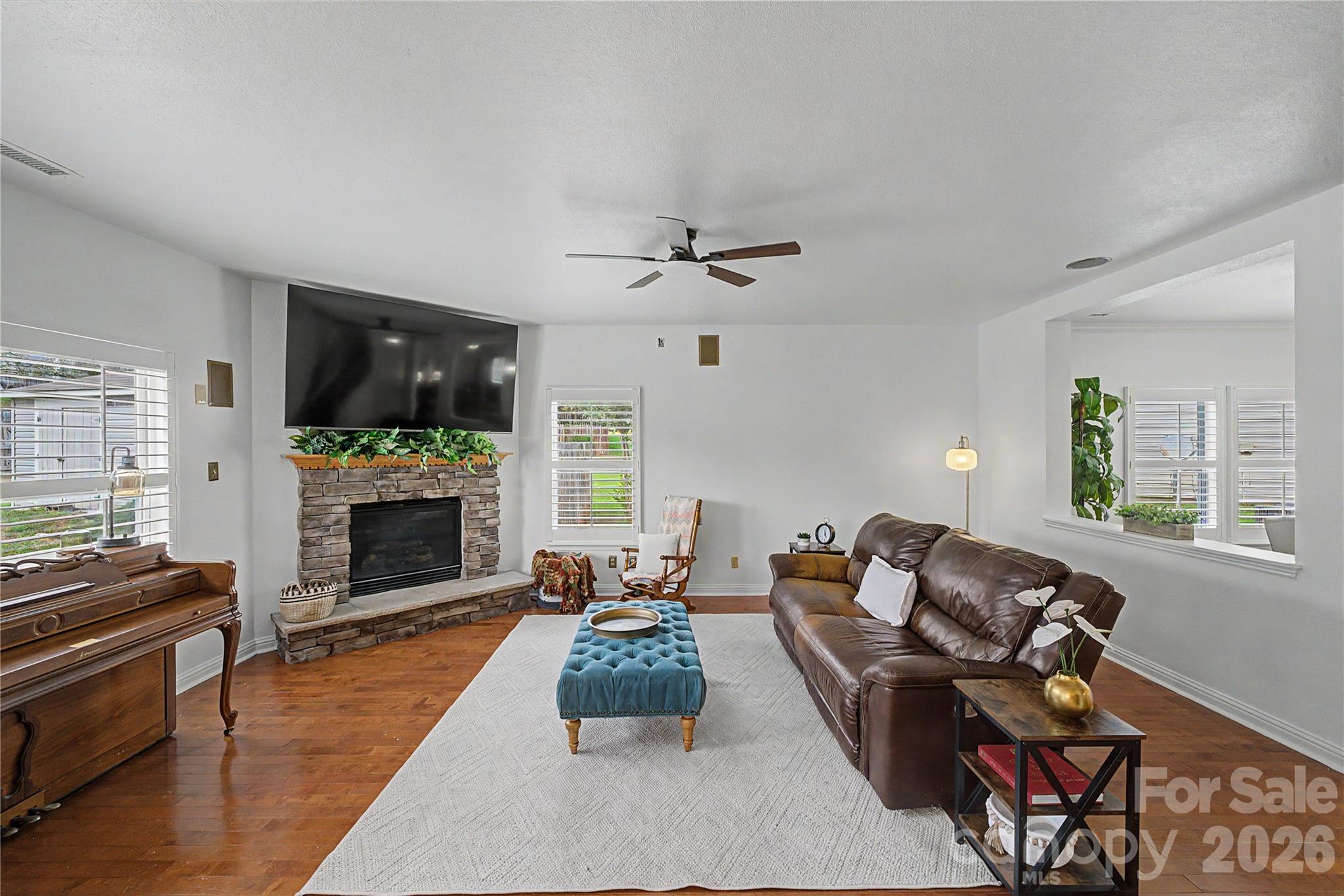 Single Family Residence at 329 Farm Springs Drive, Mount Holly, photo 10 of 28