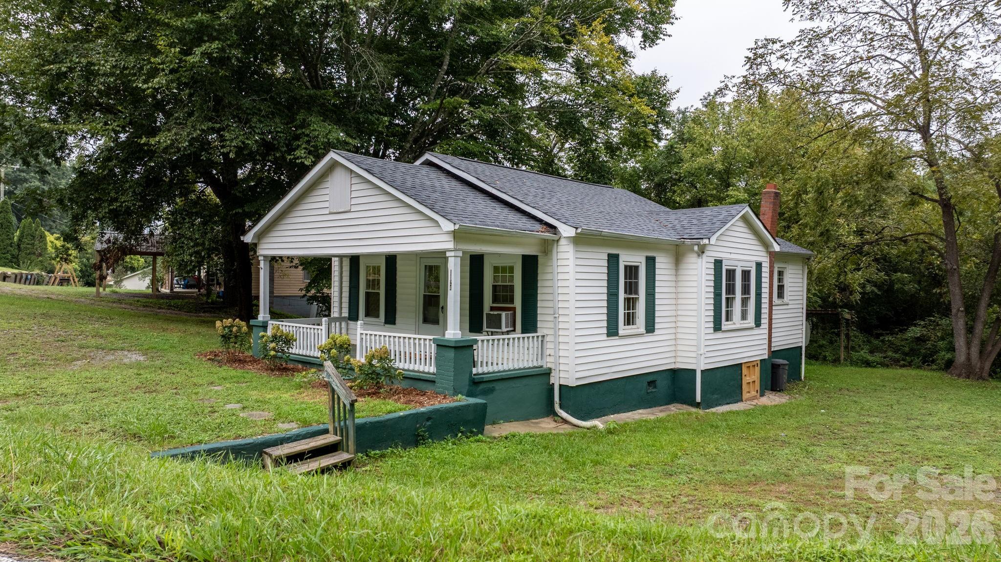 Single Family Residence at 1124 Bradford Mountain Road, Lenoir