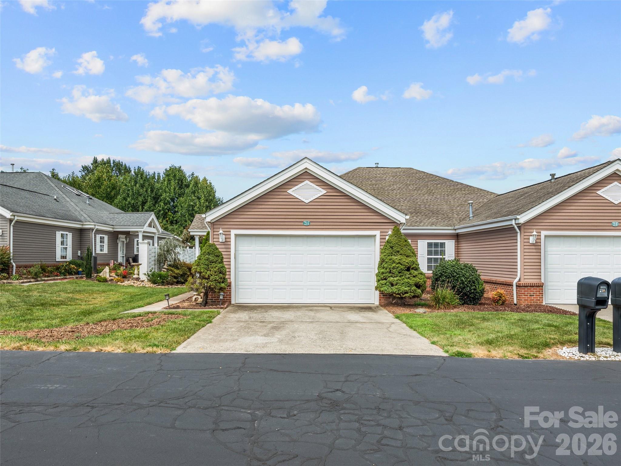 Townhouse at 21 Heather Way, Candler, photo 5 of 30