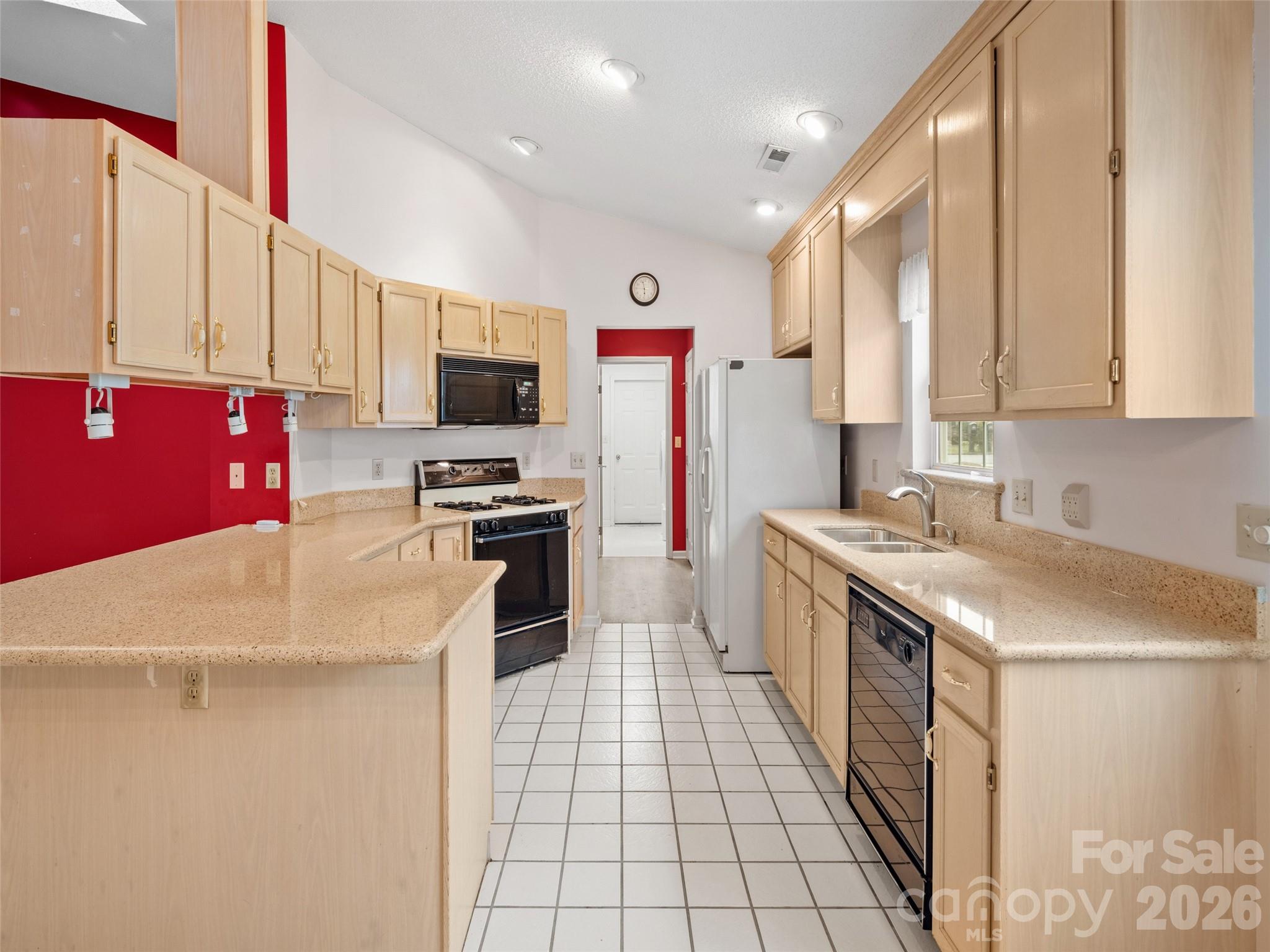 Townhouse at 21 Heather Way, Candler, photo 15 of 30